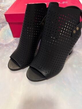Shoe Dazzle Black Perforated Peep-Toe Ankle Heels 7.5